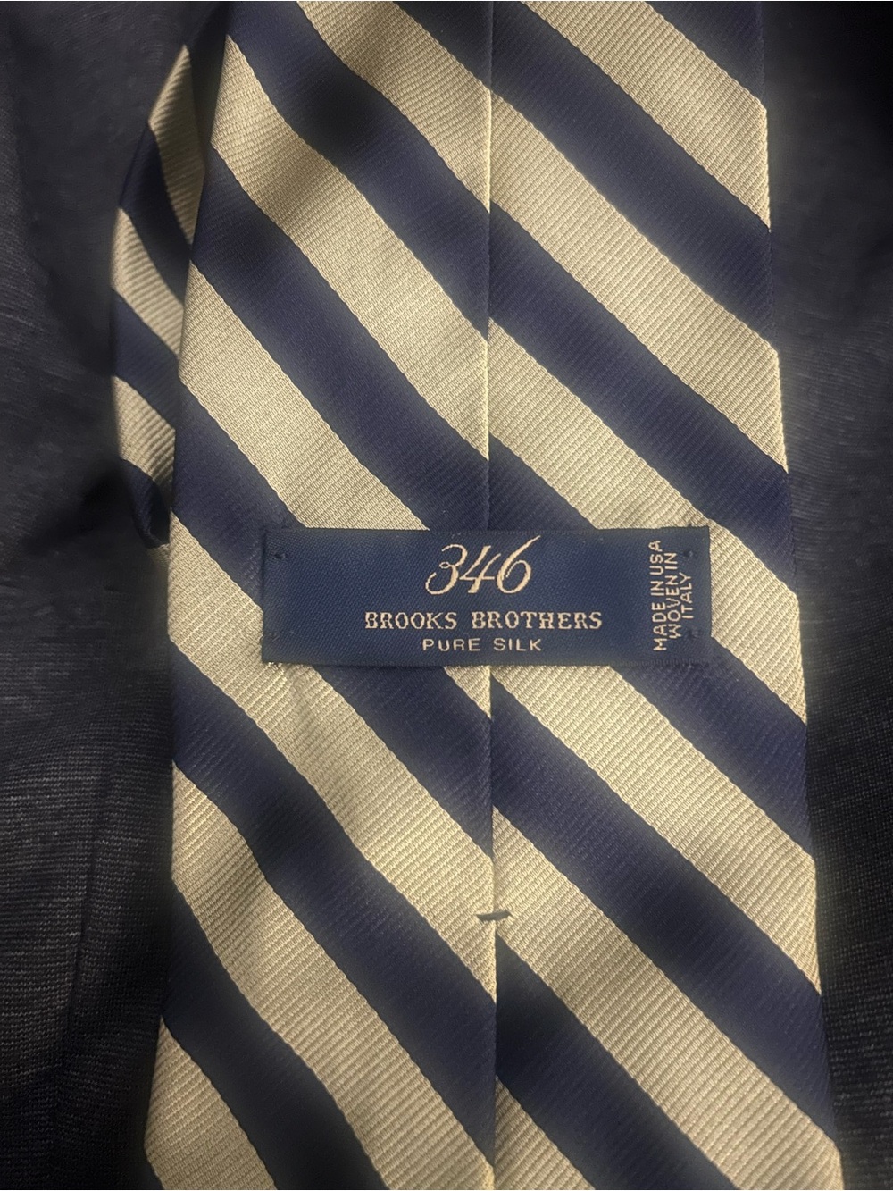 Brooks Brothers 346 Silk Tie in Navy and Cream Diagonal Stripe